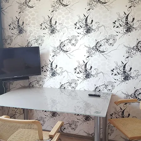 アパートホテル B & L 3*